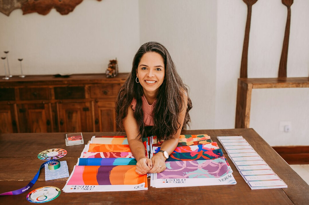 Brazilian woman facilitator smiling in a professional setting