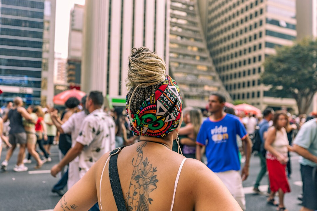 Young Brazilian woman facilitator with braided hair